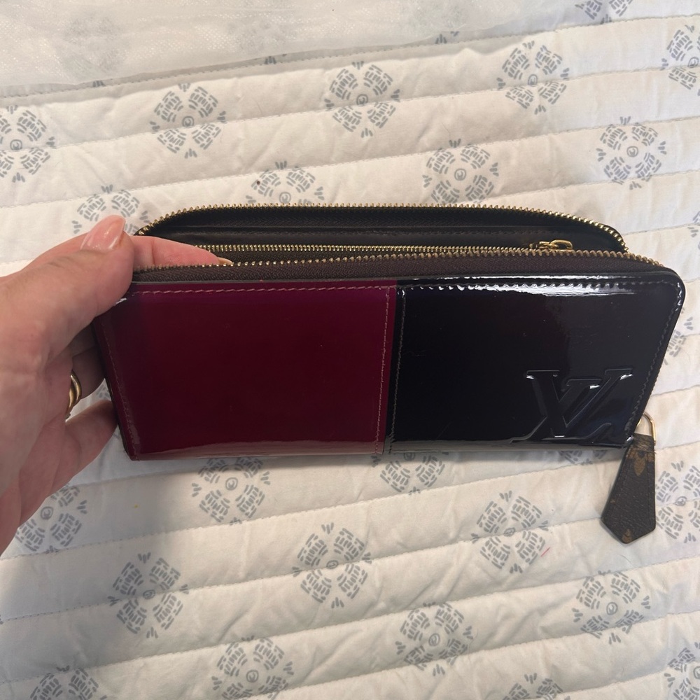 Authentic💄 Louis Vuitton Magenta Miroir Clemence Patent Leather Wallet - Picture 9 of 17